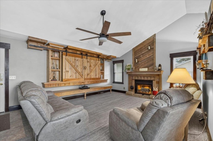 864 Campton, ROCKFORD, Illinois 61102, 3 Bedrooms Bedrooms, ,2 BathroomsBathrooms,House,For Sale,Campton,202603913