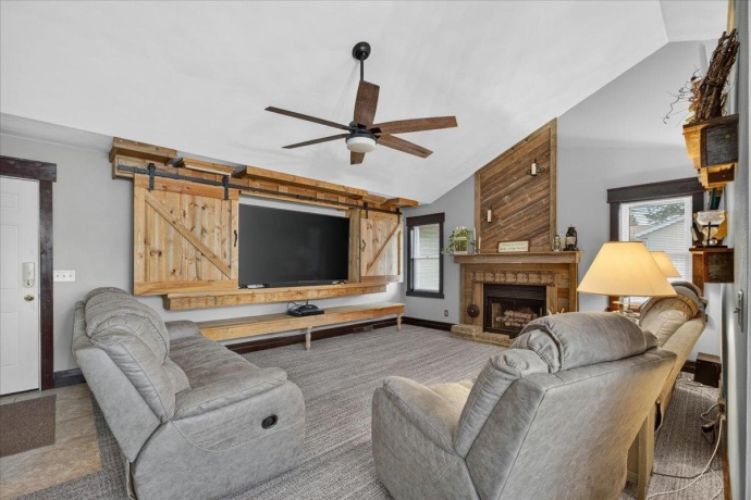 864 Campton, ROCKFORD, Illinois 61102, 3 Bedrooms Bedrooms, ,2 BathroomsBathrooms,House,For Sale,Campton,202603913
