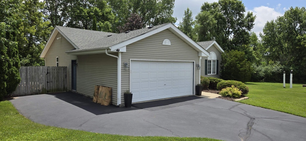 5003 TRAFFORD, LOVES PARK, Illinois 61111, 3 Bedrooms Bedrooms, ,3 BathroomsBathrooms,House,For Sale,TRAFFORD,202603915