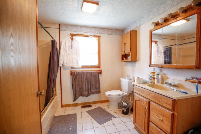 910 Stoney Point, DIXON, Illinois 61021, 4 Bedrooms Bedrooms, ,2 BathroomsBathrooms,House,For Sale,Stoney Point,202603920