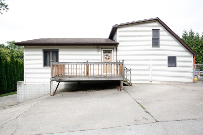 910 Stoney Point, DIXON, Illinois 61021, 4 Bedrooms Bedrooms, ,2 BathroomsBathrooms,House,For Sale,Stoney Point,202603920