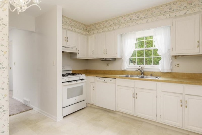 5792 HADDON, ROCKFORD, Illinois 61114, 4 Bedrooms Bedrooms, ,2 BathroomsBathrooms,House,For Sale,HADDON,202603927