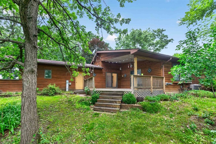 1006 White Pine, DIXON, Illinois 61021, 3 Bedrooms Bedrooms, ,2 BathroomsBathrooms,House,For Sale,White Pine,202603930