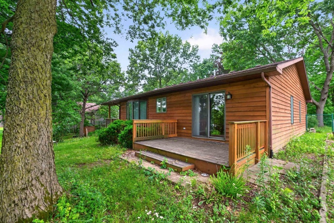 1006 White Pine, DIXON, Illinois 61021, 3 Bedrooms Bedrooms, ,2 BathroomsBathrooms,House,For Sale,White Pine,202603930
