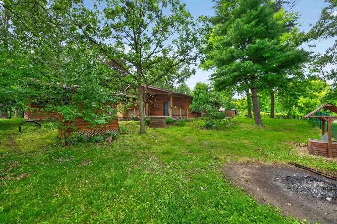 1006 White Pine, DIXON, Illinois 61021, 3 Bedrooms Bedrooms, ,2 BathroomsBathrooms,House,For Sale,White Pine,202603930