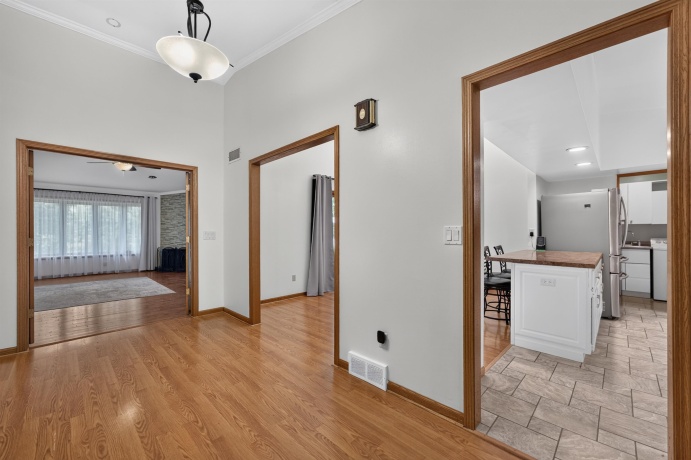 1006 White Pine, DIXON, Illinois 61021, 3 Bedrooms Bedrooms, ,2 BathroomsBathrooms,House,For Sale,White Pine,202603930