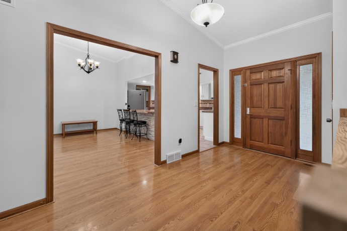 1006 White Pine, DIXON, Illinois 61021, 3 Bedrooms Bedrooms, ,2 BathroomsBathrooms,House,For Sale,White Pine,202603930