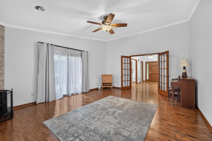 1006 White Pine, DIXON, Illinois 61021, 3 Bedrooms Bedrooms, ,2 BathroomsBathrooms,House,For Sale,White Pine,202603930