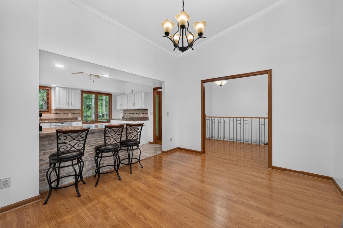 1006 White Pine, DIXON, Illinois 61021, 3 Bedrooms Bedrooms, ,2 BathroomsBathrooms,House,For Sale,White Pine,202603930