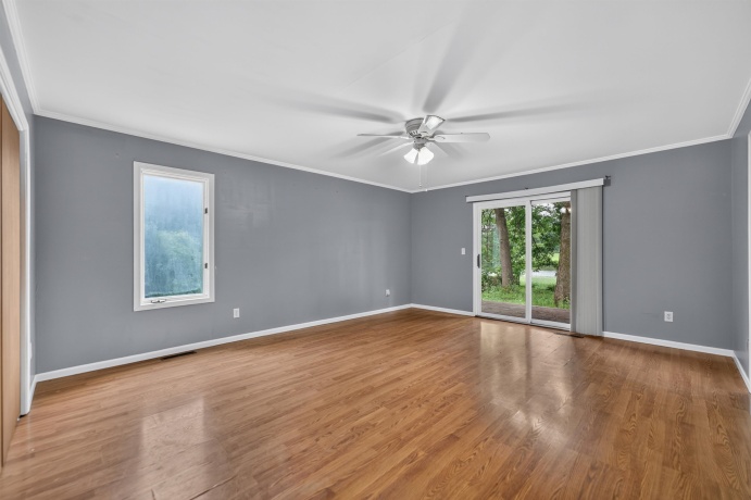 1006 White Pine, DIXON, Illinois 61021, 3 Bedrooms Bedrooms, ,2 BathroomsBathrooms,House,For Sale,White Pine,202603930