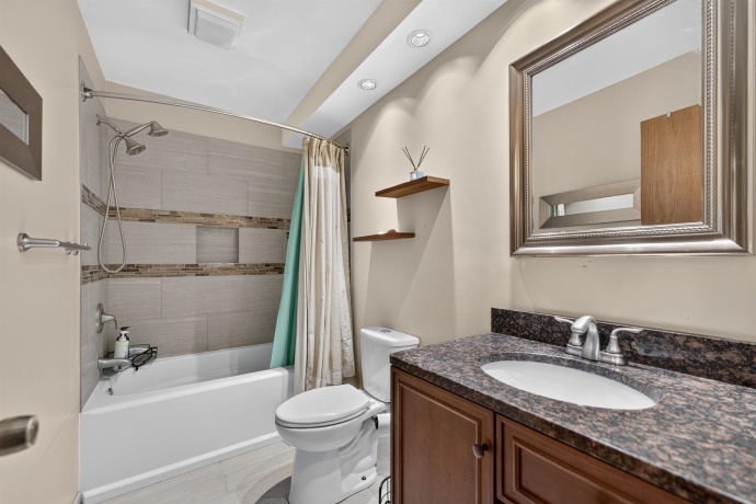 1006 White Pine, DIXON, Illinois 61021, 3 Bedrooms Bedrooms, ,2 BathroomsBathrooms,House,For Sale,White Pine,202603930
