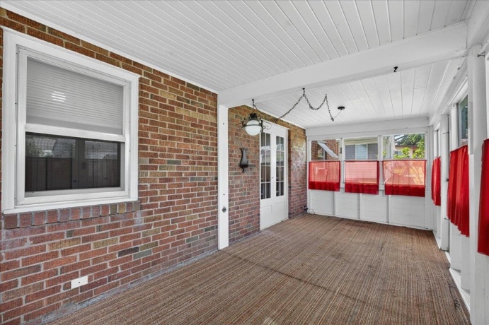 911 21st, ROCKFORD, Illinois 61108, 3 Bedrooms Bedrooms, ,1 BathroomBathrooms,House,For Sale,21st,202603938