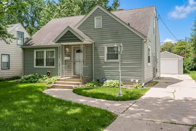 1016 Luther, ROCKFORD, Illinois 61107, 3 Bedrooms Bedrooms, ,1 BathroomBathrooms,House,For Sale,Luther,202603945