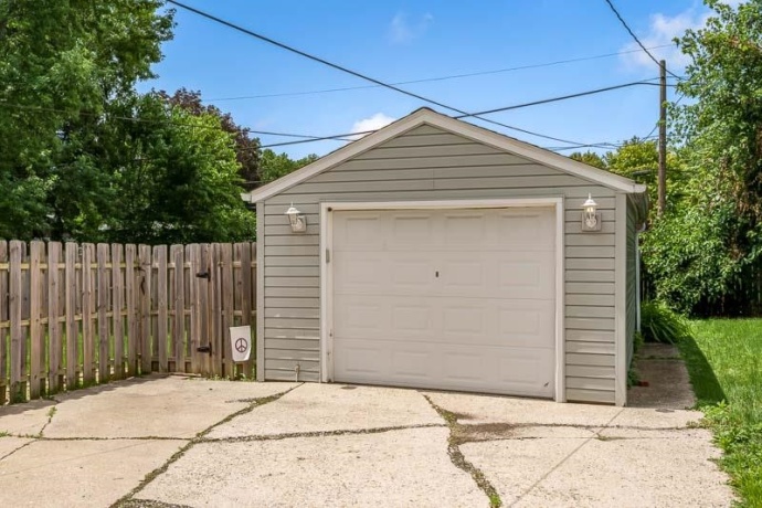 1016 Luther, ROCKFORD, Illinois 61107, 3 Bedrooms Bedrooms, ,1 BathroomBathrooms,House,For Sale,Luther,202603945