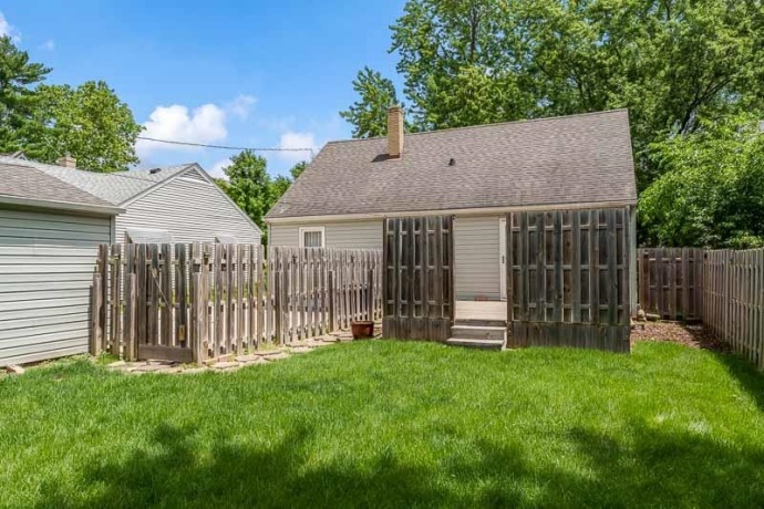 1016 Luther, ROCKFORD, Illinois 61107, 3 Bedrooms Bedrooms, ,1 BathroomBathrooms,House,For Sale,Luther,202603945
