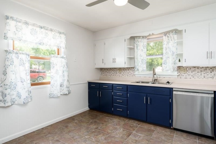 1016 Luther, ROCKFORD, Illinois 61107, 3 Bedrooms Bedrooms, ,1 BathroomBathrooms,House,For Sale,Luther,202603945