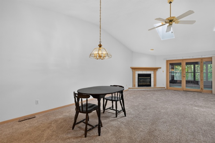 6207 CARRIAGE GREEN, ROCKFORD, Illinois 61108, 2 Bedrooms Bedrooms, ,2 BathroomsBathrooms,Condominium,For Sale,CARRIAGE GREEN,202603956
