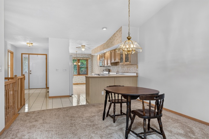 6207 CARRIAGE GREEN, ROCKFORD, Illinois 61108, 2 Bedrooms Bedrooms, ,2 BathroomsBathrooms,Condominium,For Sale,CARRIAGE GREEN,202603956