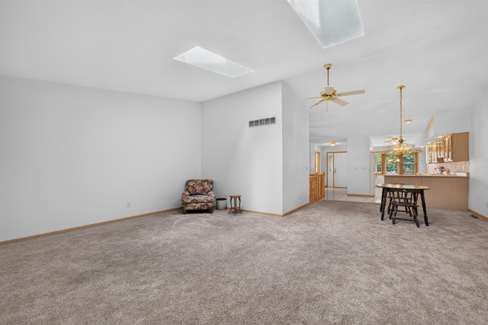 6207 CARRIAGE GREEN, ROCKFORD, Illinois 61108, 2 Bedrooms Bedrooms, ,2 BathroomsBathrooms,Condominium,For Sale,CARRIAGE GREEN,202603956