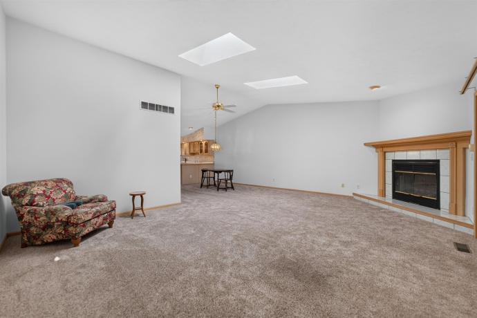 6207 CARRIAGE GREEN, ROCKFORD, Illinois 61108, 2 Bedrooms Bedrooms, ,2 BathroomsBathrooms,Condominium,For Sale,CARRIAGE GREEN,202603956
