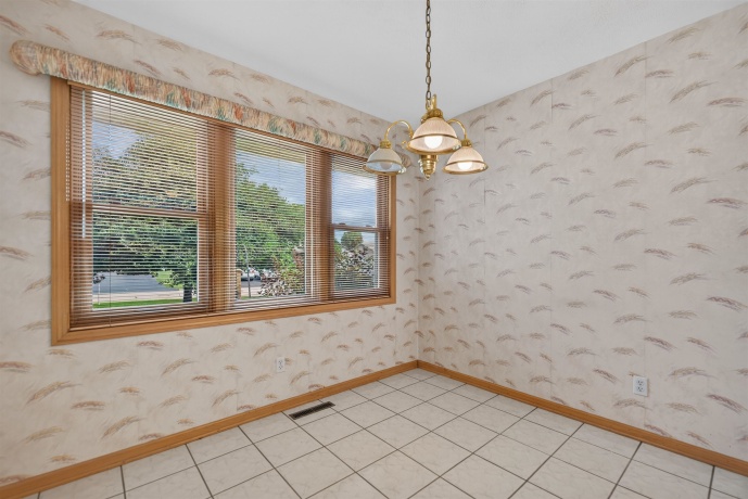 6207 CARRIAGE GREEN, ROCKFORD, Illinois 61108, 2 Bedrooms Bedrooms, ,2 BathroomsBathrooms,Condominium,For Sale,CARRIAGE GREEN,202603956
