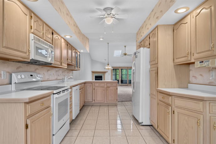 6207 CARRIAGE GREEN, ROCKFORD, Illinois 61108, 2 Bedrooms Bedrooms, ,2 BathroomsBathrooms,Condominium,For Sale,CARRIAGE GREEN,202603956