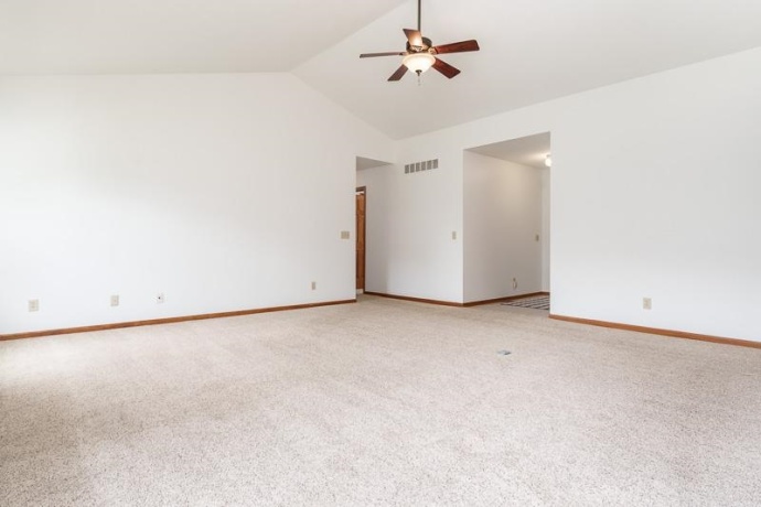 3047 VAUGHNDALE, MACHESNEY PARK, Illinois 61115, 3 Bedrooms Bedrooms, ,2 BathroomsBathrooms,House,For Sale,VAUGHNDALE,202603955