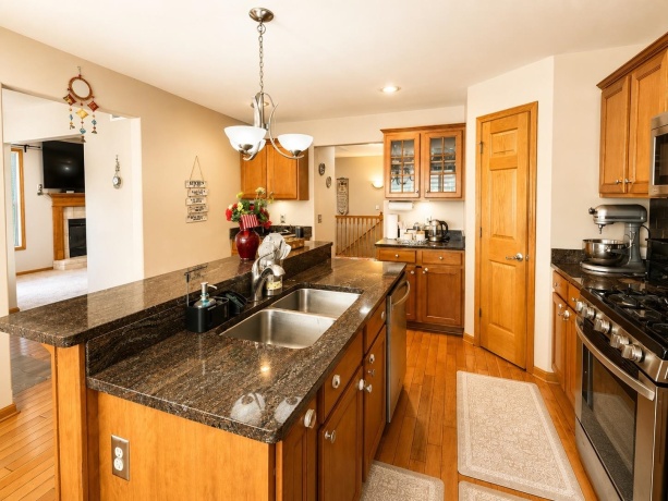 423 cross plains, ROCKFORD, Illinois 61107, 4 Bedrooms Bedrooms, ,3 BathroomsBathrooms,House,For Sale,cross plains,202603957