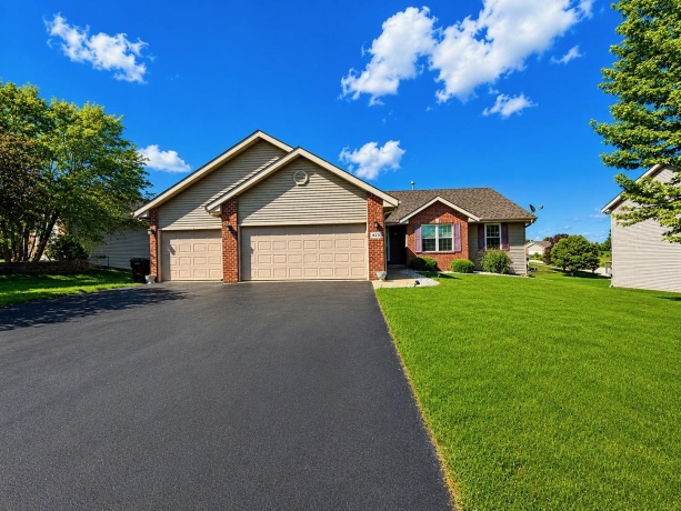 423 cross plains, ROCKFORD, Illinois 61107, 4 Bedrooms Bedrooms, ,3 BathroomsBathrooms,House,For Sale,cross plains,202603957