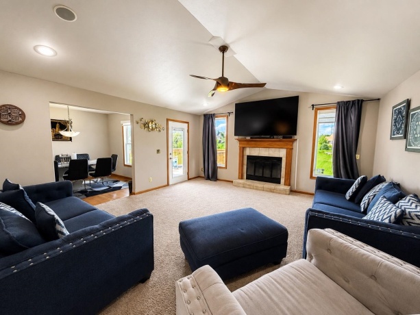 423 cross plains, ROCKFORD, Illinois 61107, 4 Bedrooms Bedrooms, ,3 BathroomsBathrooms,House,For Sale,cross plains,202603957