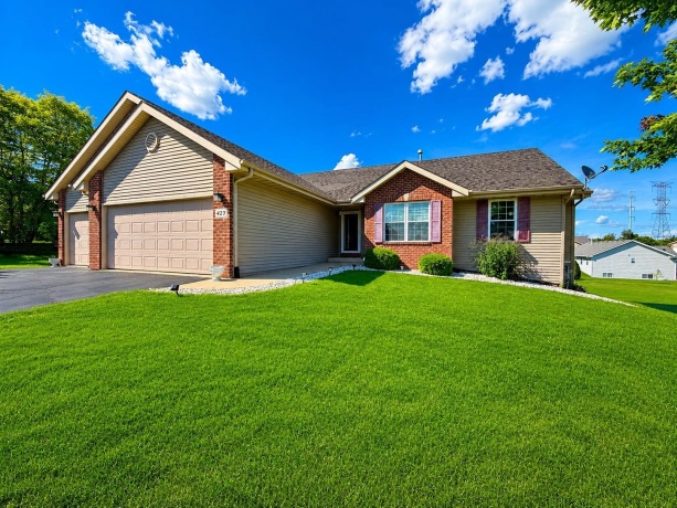 423 cross plains, ROCKFORD, Illinois 61107, 4 Bedrooms Bedrooms, ,3 BathroomsBathrooms,House,For Sale,cross plains,202603957