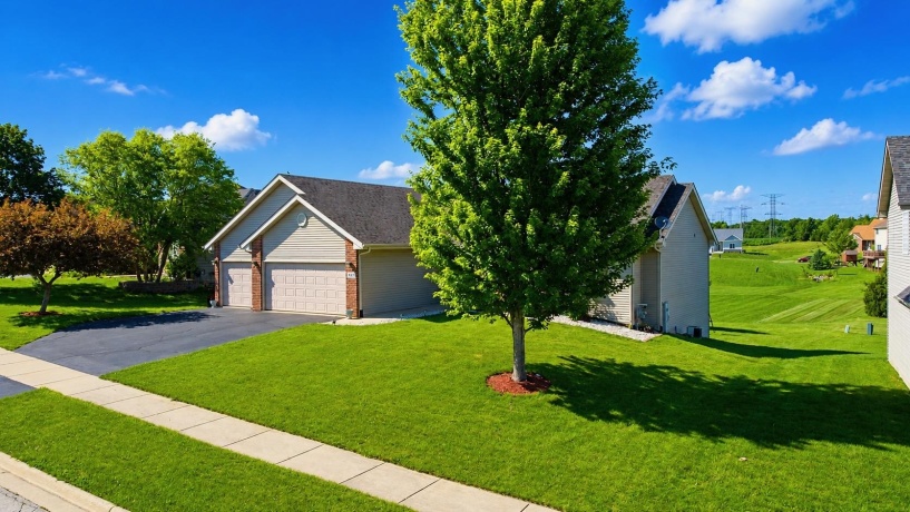 423 cross plains, ROCKFORD, Illinois 61107, 4 Bedrooms Bedrooms, ,3 BathroomsBathrooms,House,For Sale,cross plains,202603957