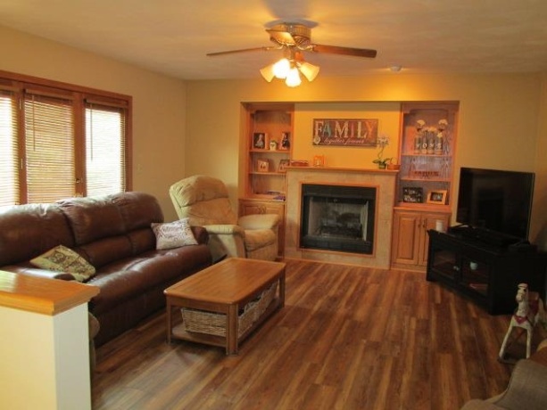 1052 Burke, FREEPORT, Illinois 61032, 4 Bedrooms Bedrooms, ,2 BathroomsBathrooms,House,For Sale,Burke,202603730