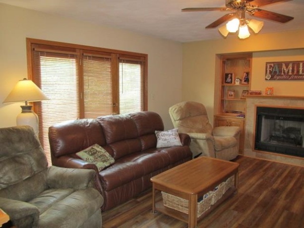 1052 Burke, FREEPORT, Illinois 61032, 4 Bedrooms Bedrooms, ,2 BathroomsBathrooms,House,For Sale,Burke,202603730