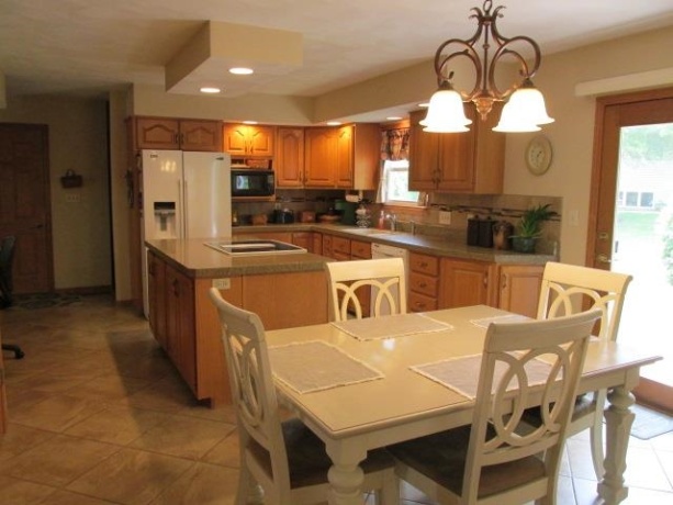 1052 Burke, FREEPORT, Illinois 61032, 4 Bedrooms Bedrooms, ,2 BathroomsBathrooms,House,For Sale,Burke,202603730