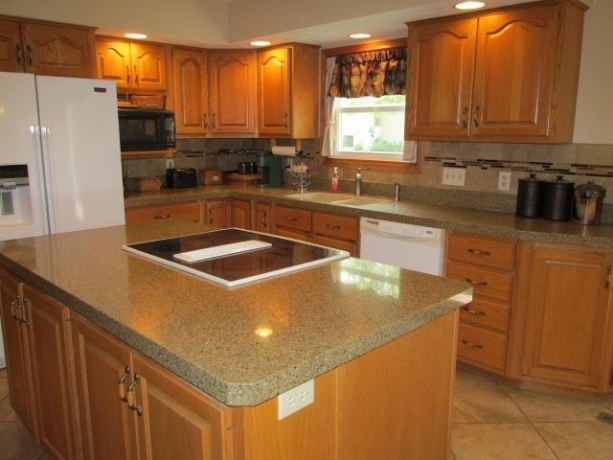 1052 Burke, FREEPORT, Illinois 61032, 4 Bedrooms Bedrooms, ,2 BathroomsBathrooms,House,For Sale,Burke,202603730