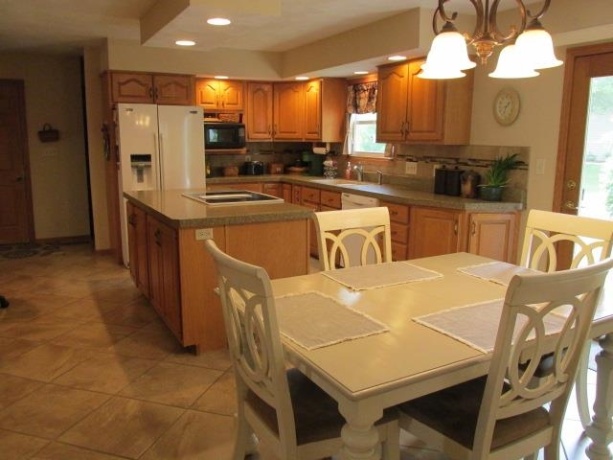 1052 Burke, FREEPORT, Illinois 61032, 4 Bedrooms Bedrooms, ,2 BathroomsBathrooms,House,For Sale,Burke,202603730