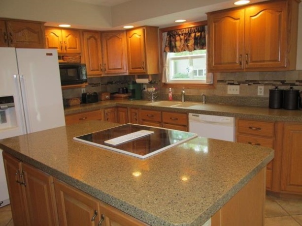 1052 Burke, FREEPORT, Illinois 61032, 4 Bedrooms Bedrooms, ,2 BathroomsBathrooms,House,For Sale,Burke,202603730