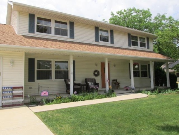 1052 Burke, FREEPORT, Illinois 61032, 4 Bedrooms Bedrooms, ,2 BathroomsBathrooms,House,For Sale,Burke,202603730