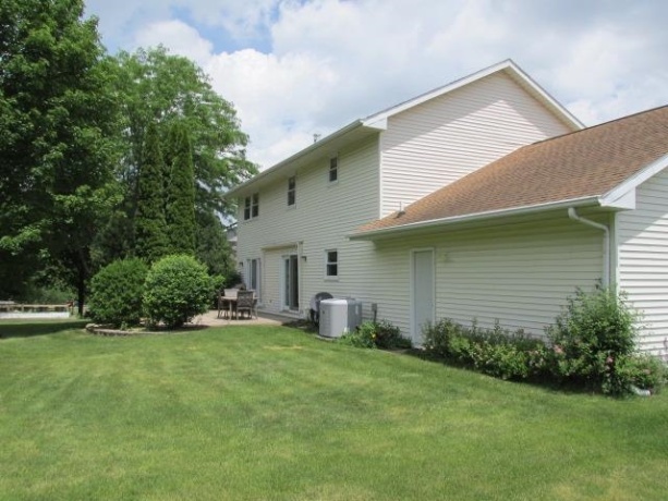 1052 Burke, FREEPORT, Illinois 61032, 4 Bedrooms Bedrooms, ,2 BathroomsBathrooms,House,For Sale,Burke,202603730