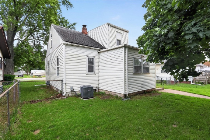 228 Riverside, LOVES PARK, Illinois 61111, 4 Bedrooms Bedrooms, ,1 BathroomBathrooms,House,For Sale,Riverside,202603862