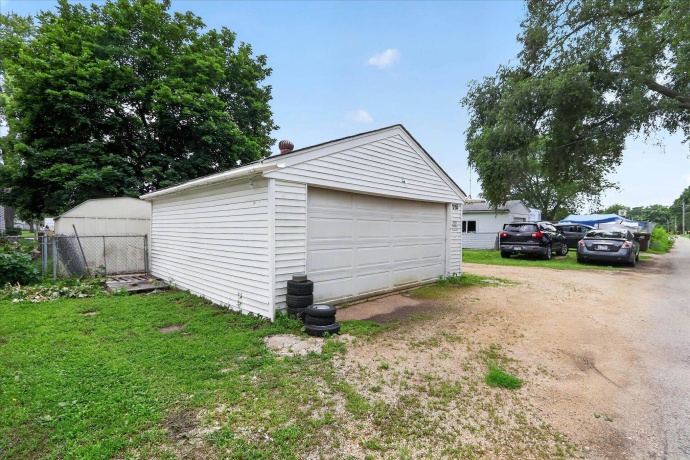 228 Riverside, LOVES PARK, Illinois 61111, 4 Bedrooms Bedrooms, ,1 BathroomBathrooms,House,For Sale,Riverside,202603862