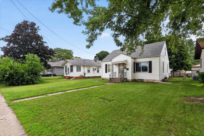 228 Riverside, LOVES PARK, Illinois 61111, 4 Bedrooms Bedrooms, ,1 BathroomBathrooms,House,For Sale,Riverside,202603862