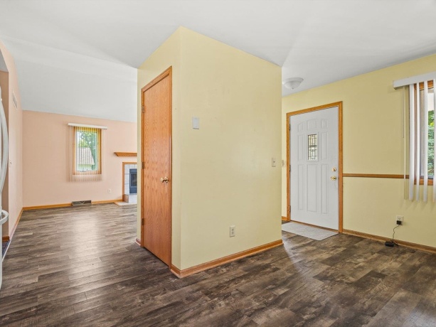 117 PEMBROKE RD SW, POPLAR GROVE, Illinois 61065, 3 Bedrooms Bedrooms, ,2 BathroomsBathrooms,House,For Sale,PEMBROKE RD SW,202603965