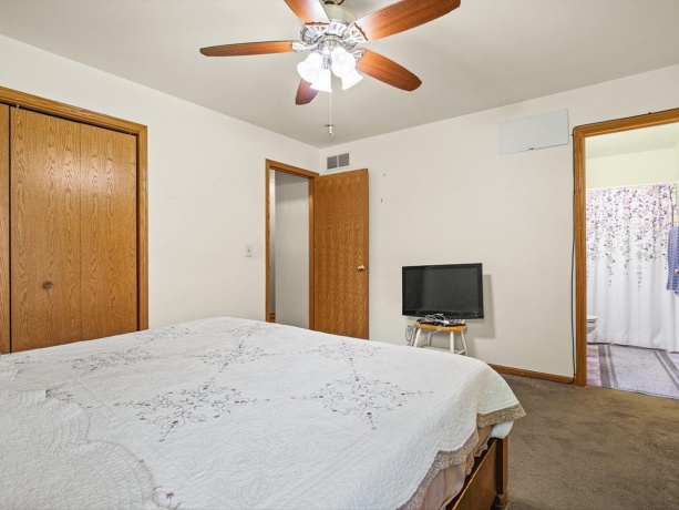 117 PEMBROKE RD SW, POPLAR GROVE, Illinois 61065, 3 Bedrooms Bedrooms, ,2 BathroomsBathrooms,House,For Sale,PEMBROKE RD SW,202603965