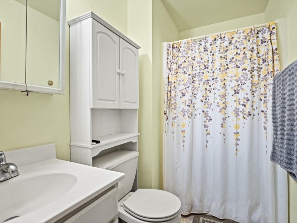 117 PEMBROKE RD SW, POPLAR GROVE, Illinois 61065, 3 Bedrooms Bedrooms, ,2 BathroomsBathrooms,House,For Sale,PEMBROKE RD SW,202603965