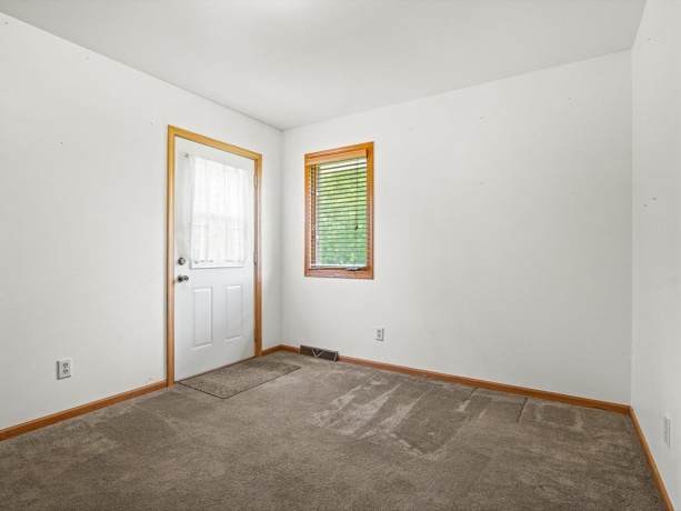 117 PEMBROKE RD SW, POPLAR GROVE, Illinois 61065, 3 Bedrooms Bedrooms, ,2 BathroomsBathrooms,House,For Sale,PEMBROKE RD SW,202603965