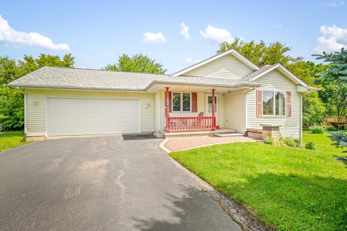 117 PEMBROKE RD SW, POPLAR GROVE, Illinois 61065, 3 Bedrooms Bedrooms, ,2 BathroomsBathrooms,House,For Sale,PEMBROKE RD SW,202603965