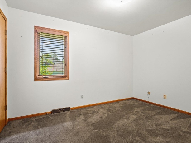 117 PEMBROKE RD SW, POPLAR GROVE, Illinois 61065, 3 Bedrooms Bedrooms, ,2 BathroomsBathrooms,House,For Sale,PEMBROKE RD SW,202603965