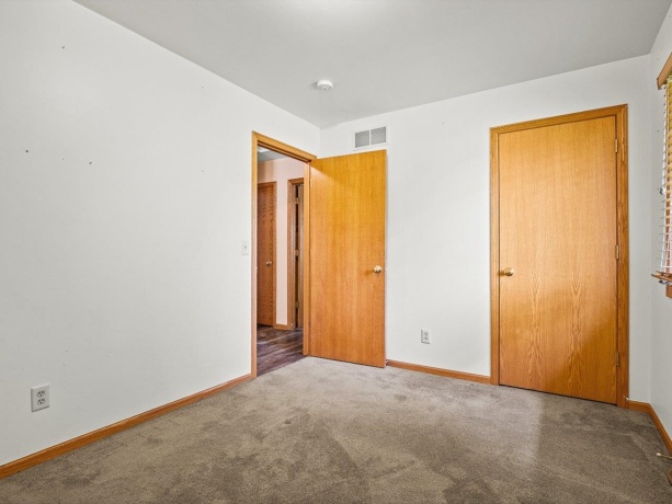 117 PEMBROKE RD SW, POPLAR GROVE, Illinois 61065, 3 Bedrooms Bedrooms, ,2 BathroomsBathrooms,House,For Sale,PEMBROKE RD SW,202603965